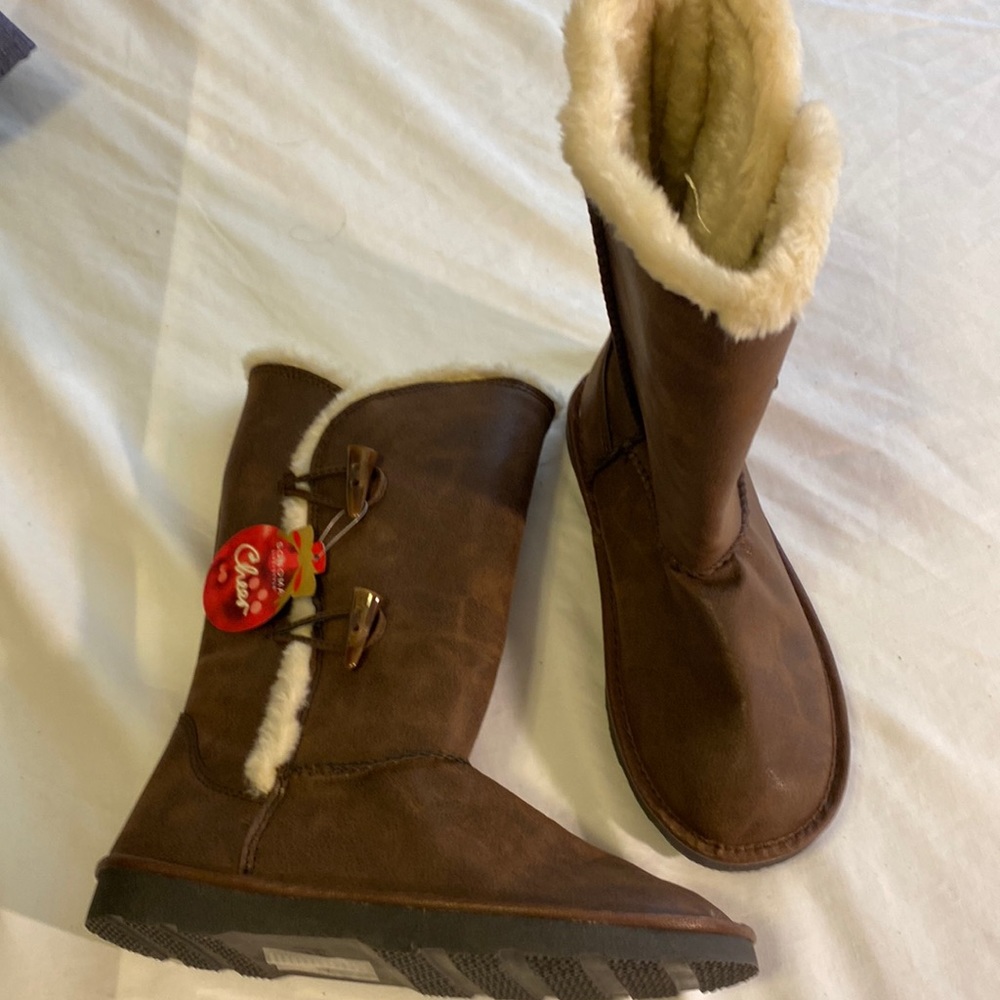 Woman’s slip on boot size 5 NWT